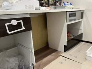 和歌山キッチン取付け隊　食洗機の無理やりリフォーム術　施工中